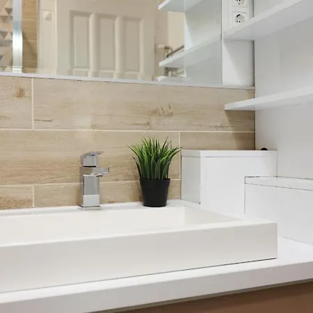 Deluxe With 4bedrm 2 Bathrm Daire