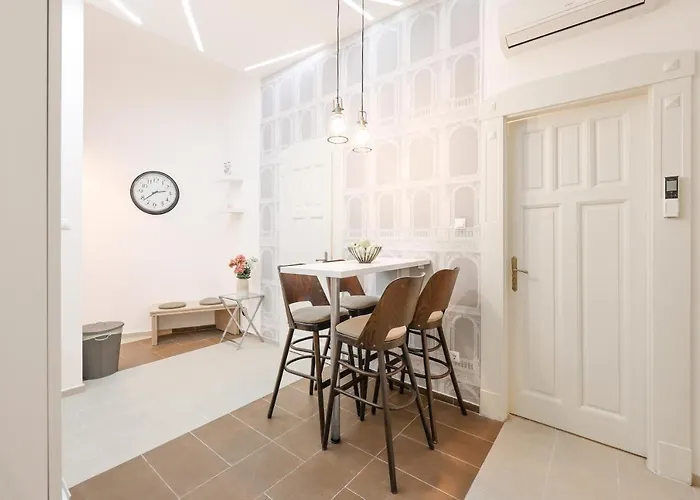 Deluxe With 4bedrm 2 Bathrm Apartman Budapest