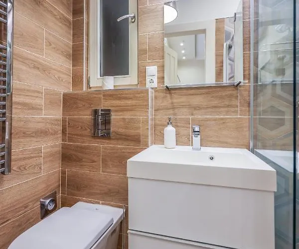 Apartman Deluxe With 4bedrm 2 Bathrm Budapest