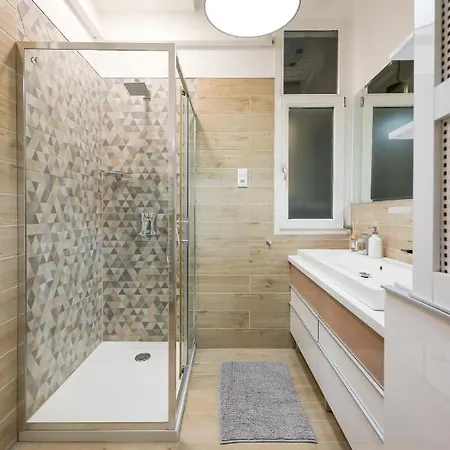 Apartament Deluxe With 4bedrm 2 Bathrm