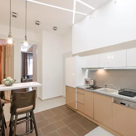 Deluxe With 4bedrm 2 Bathrm Budapeszt