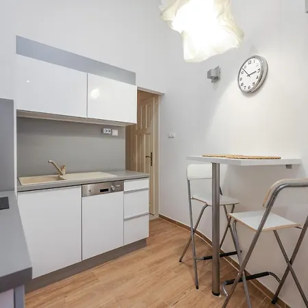 Deluxe With 4bedrm 2 Bathrm