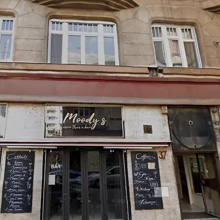 Deluxe With 4bedrm 2 Bathrm *